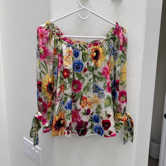 Alice & Olivia - Picture 1 of 5